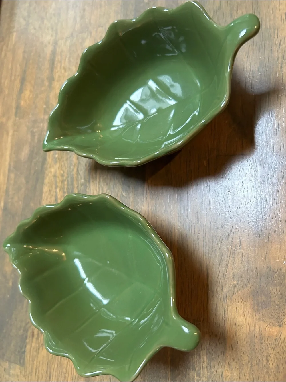 2 Green Leaf-Shaped Ceramic Serving Dish | oven, microwave dishwasher safe